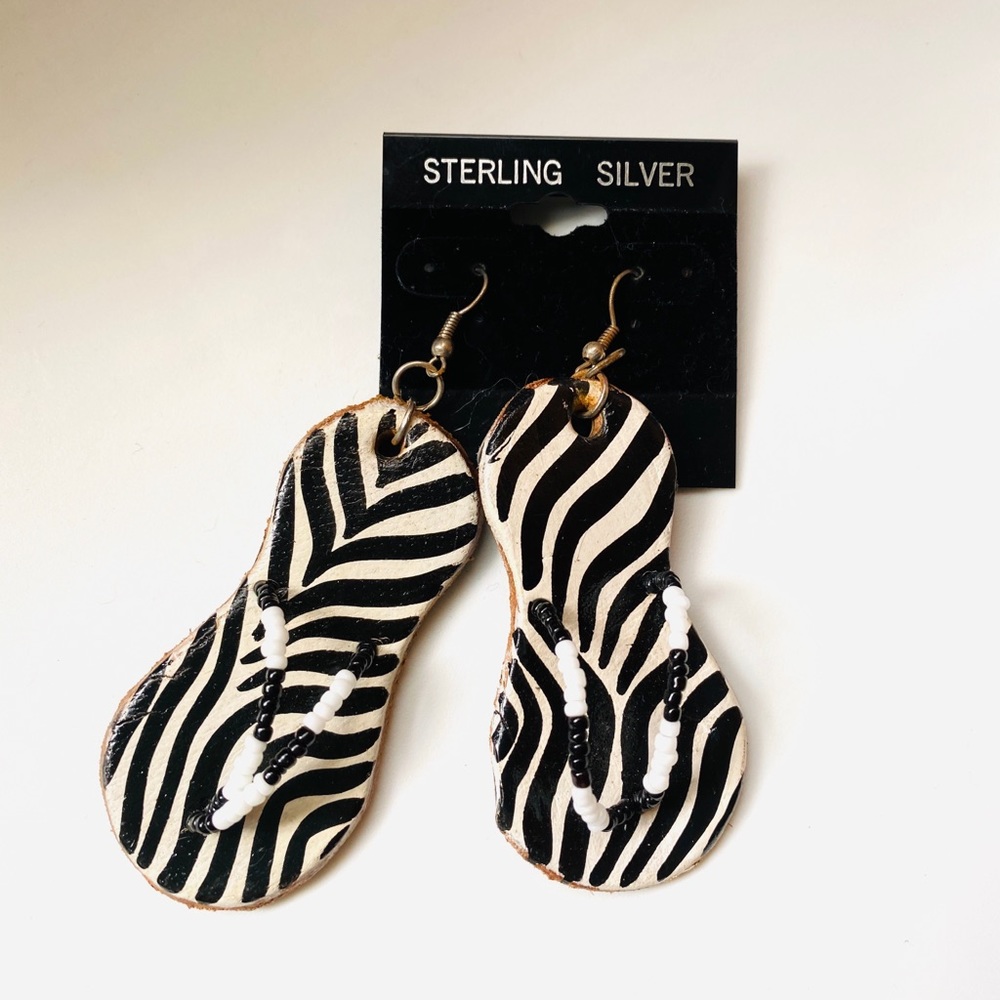 zebra flip flop earrings🤍🖤